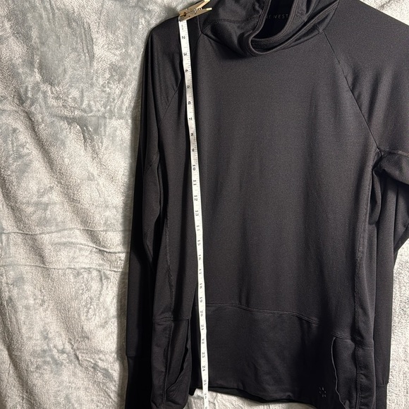 Nine West active pullover top athletic shirt black size Medium thumb hole pocket - Picture 8 of 11